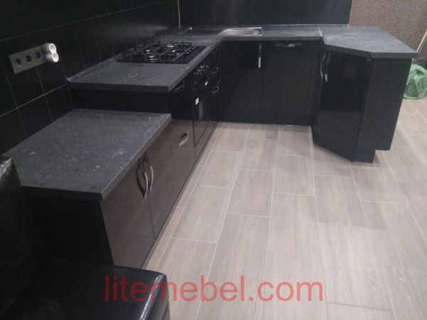 Кухня с пластиковыми фасадами, Проект № 3643